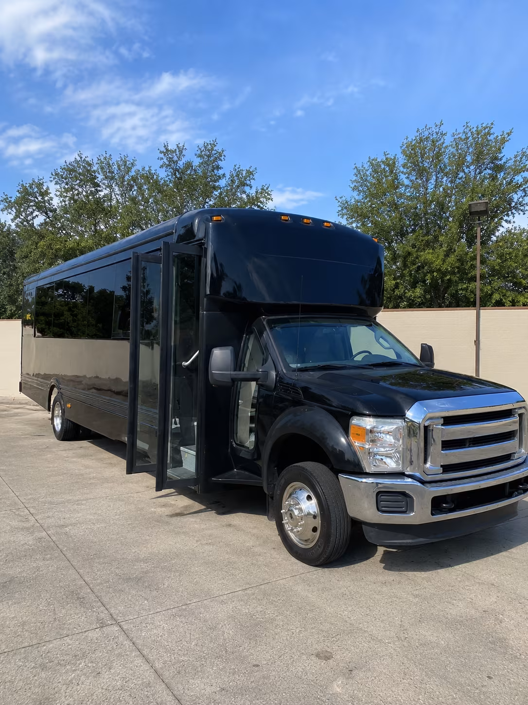 amherst 20 passenger party bus