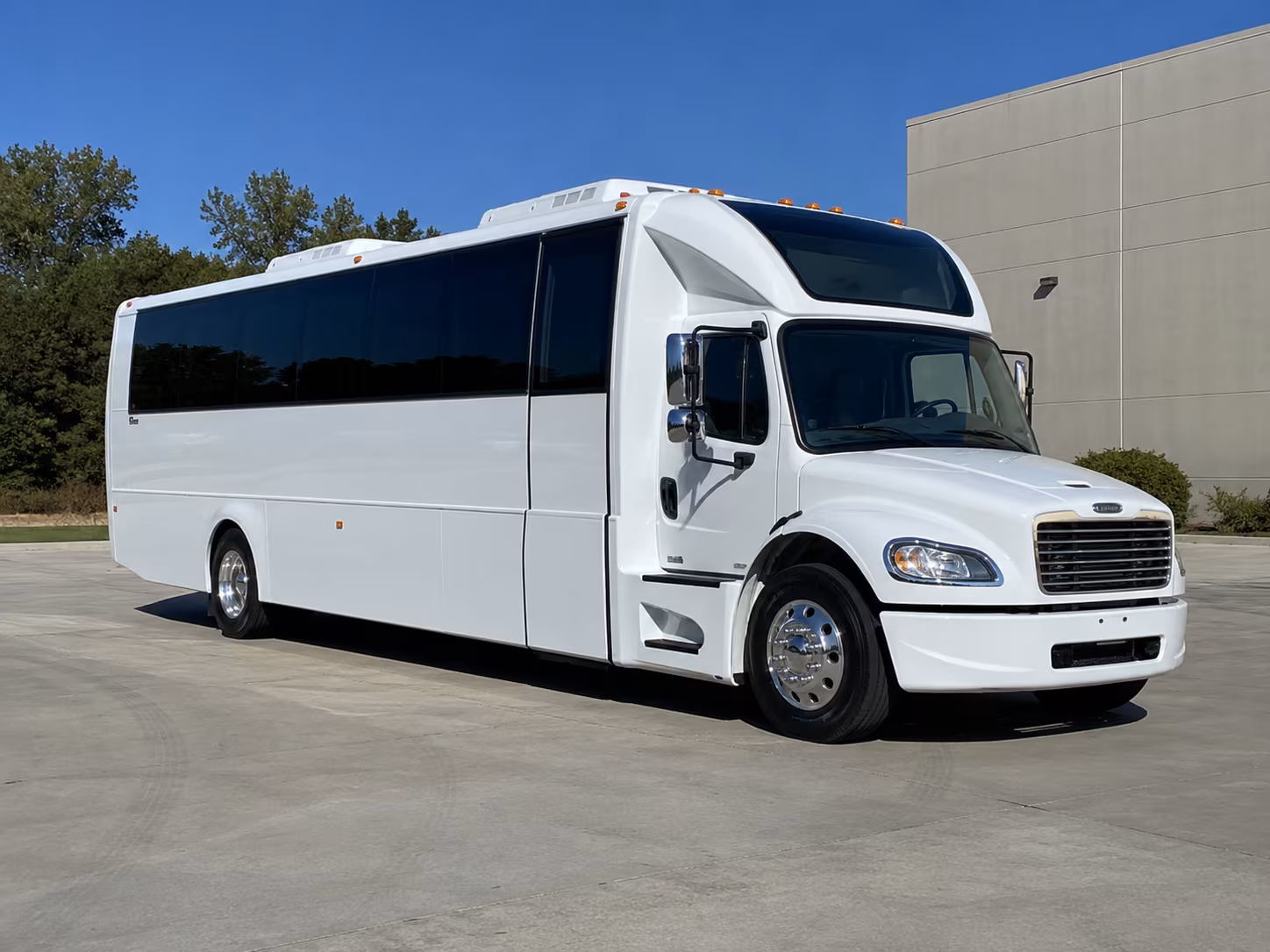 amherst 28 passenger party bus