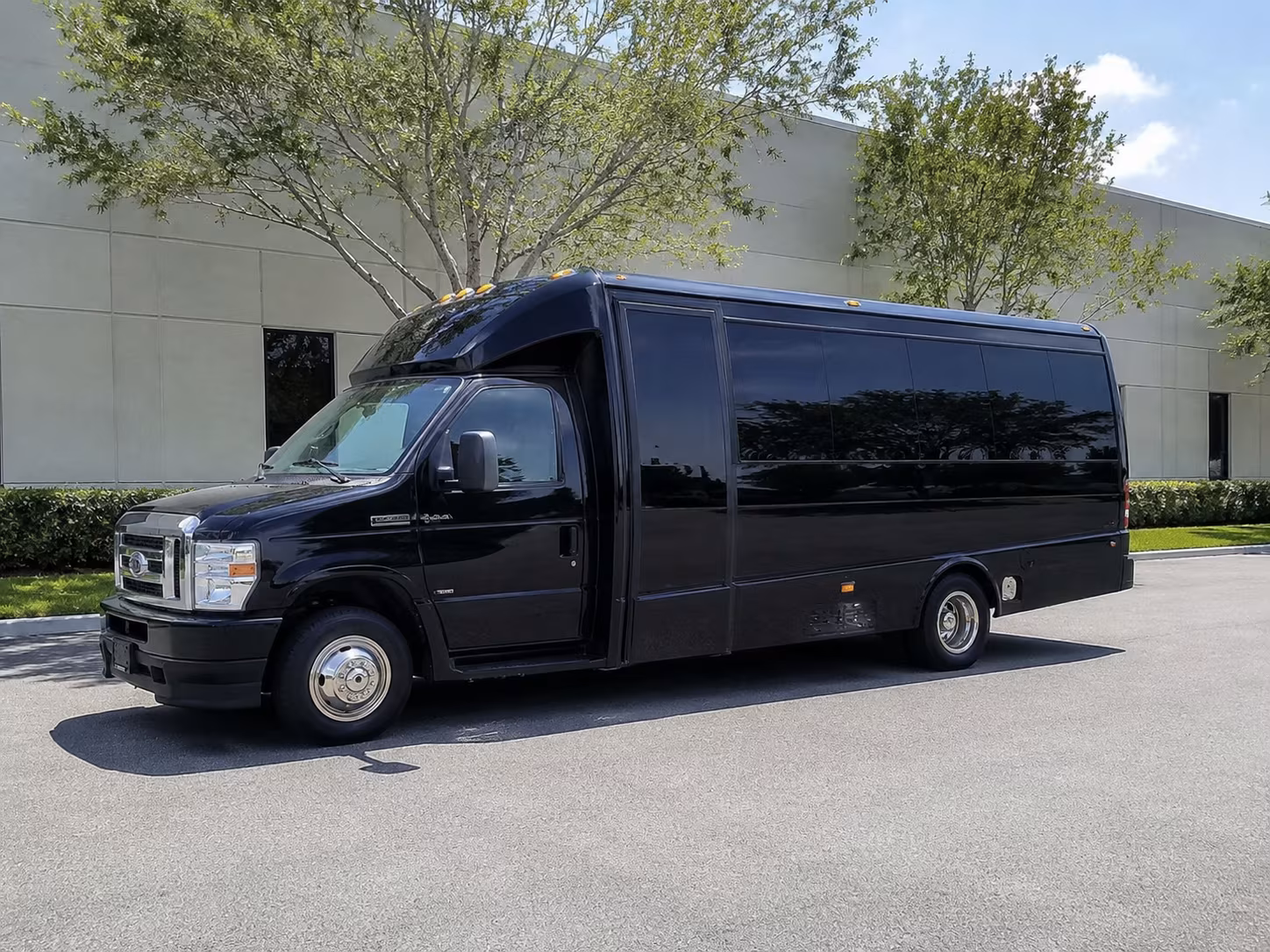corporate airport transfer buses to bradley international and boston logan